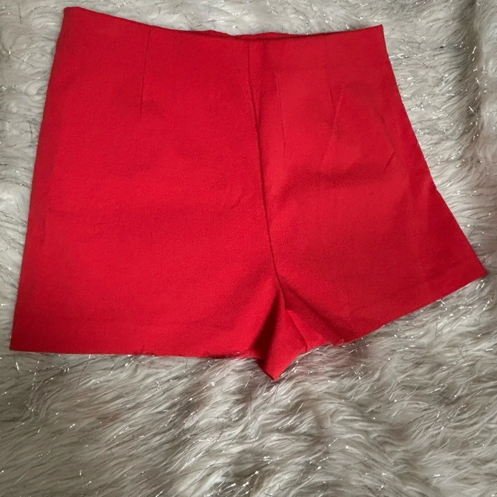 Zara Red Skirt Shorts with detail on the lower part of the Front Size USA L EURL